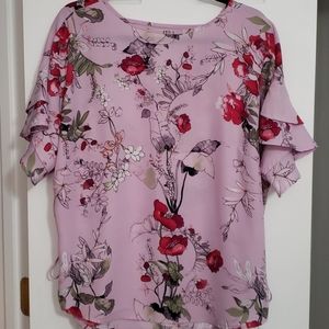 Stunning floral ruffled short sleeve blouse
